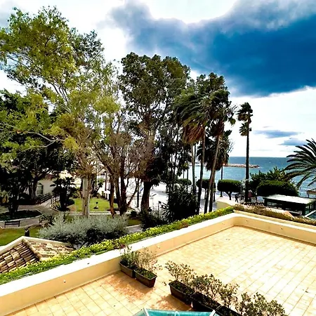 Skol 123. Great Studio For On The Beachfront. *